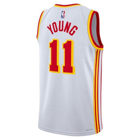 Camisa NBA Trae Young - Atlanta Hawks - 2023 - Edição Associação - Branco